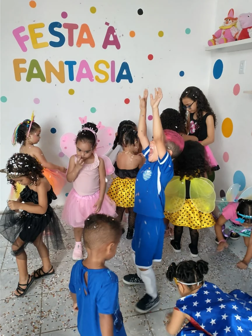 Momento de celebração na Educar Kids